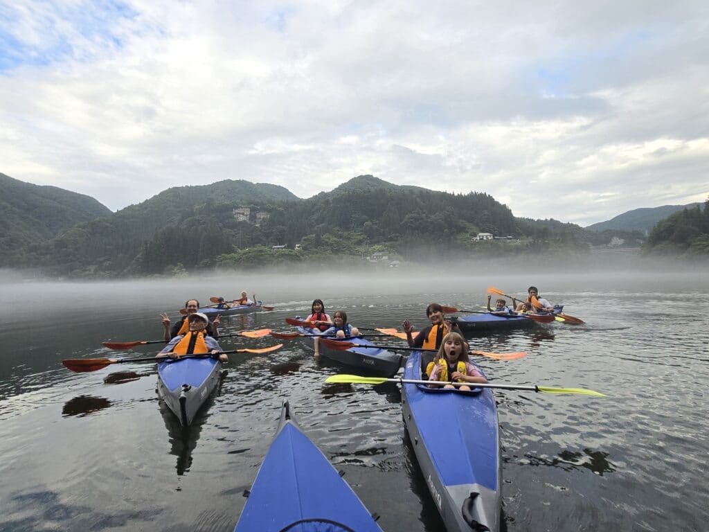 ドイツから家族旅行でカヤックを楽しむ