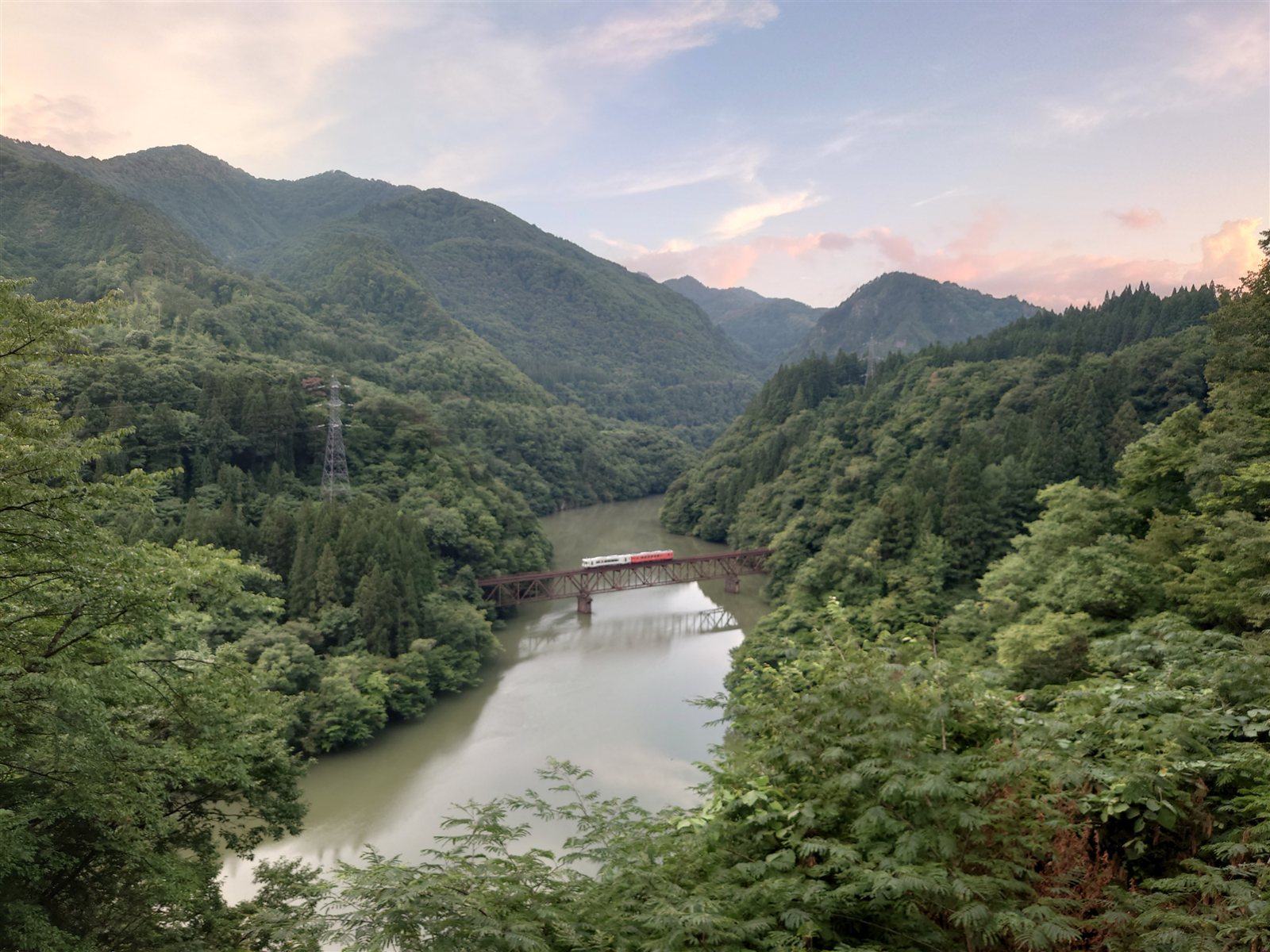 駐車スペースから見た第三只見川陸橋