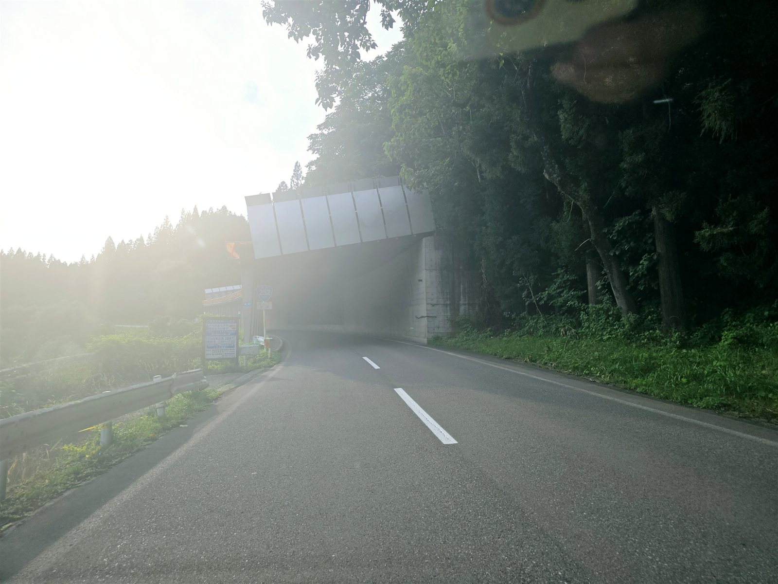 トンネルから約1.2km付近、スノーシェット