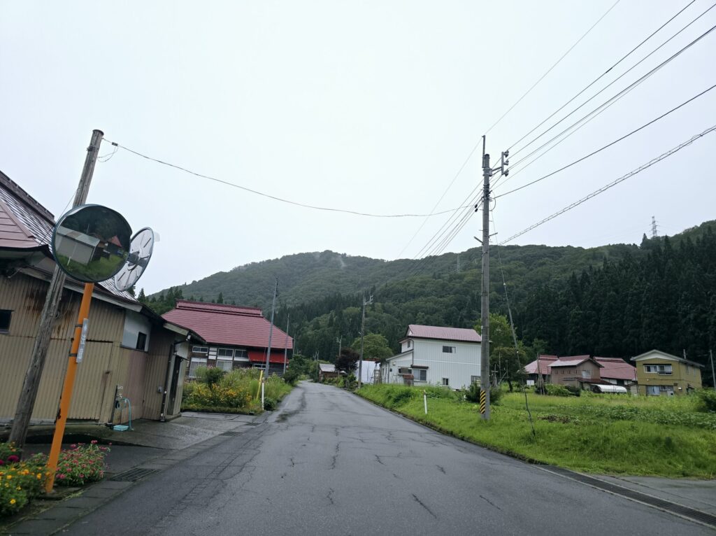 大栗山野尻・T字路から約5.1km付近、太郎布集落