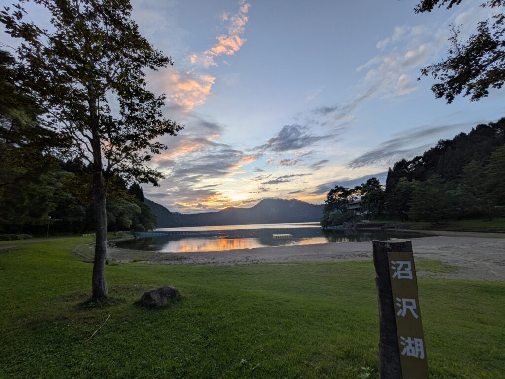 沼沢湖(沼沢湖畔キャンプ場が併設)