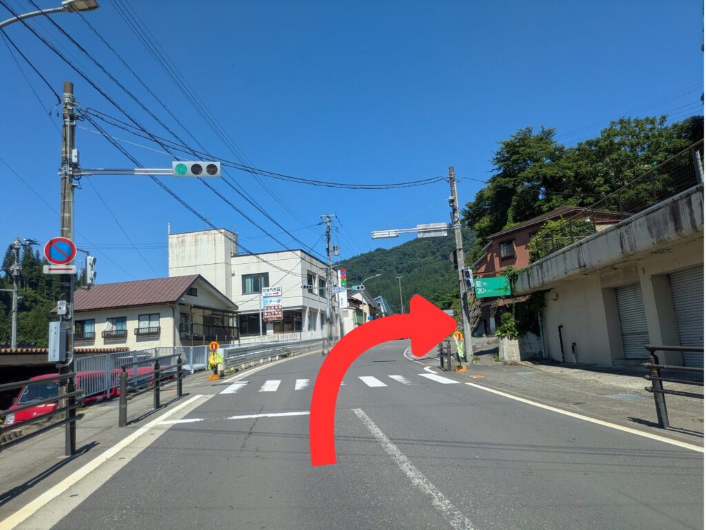 川口・丁字路を右折、県道237号線方面へ