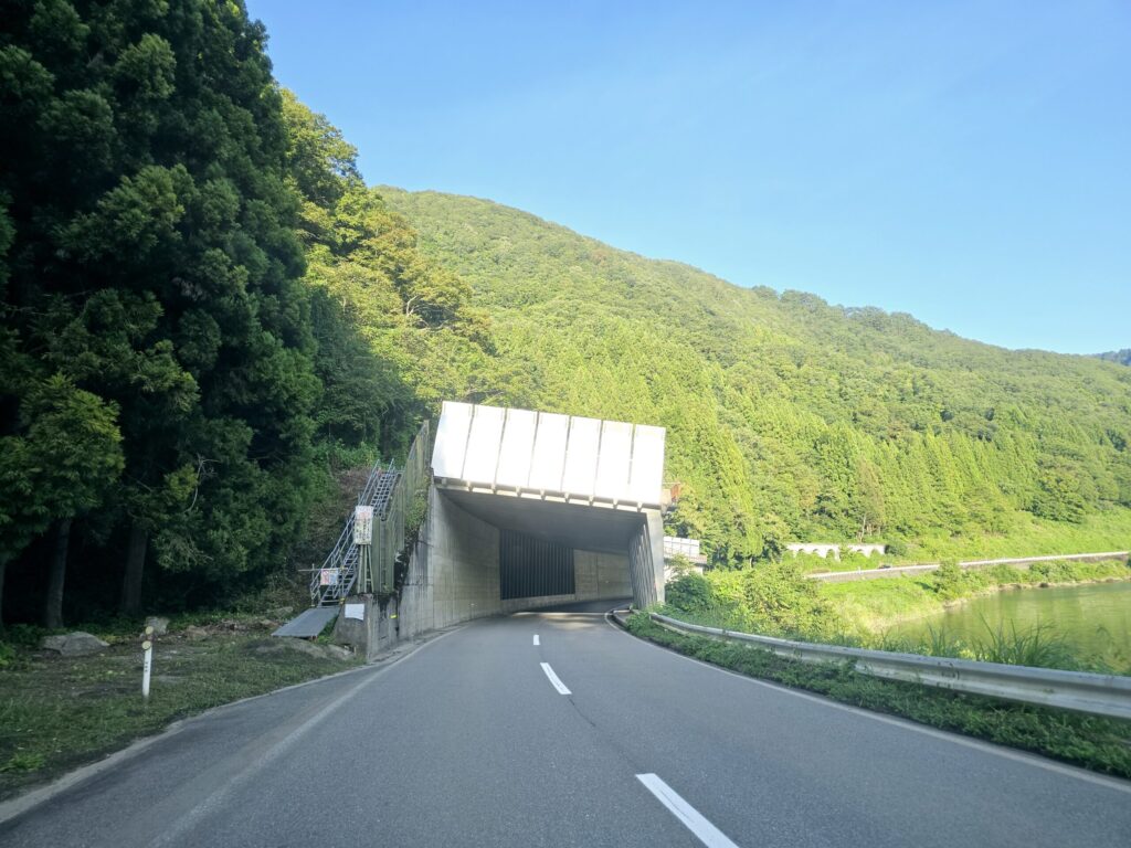 川口・丁字路から8.9km付近、2ヵ所目のスノーシェット