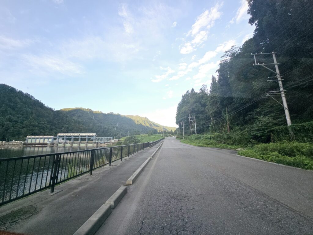 川口・丁字路から約3.5km付近、上田ダム